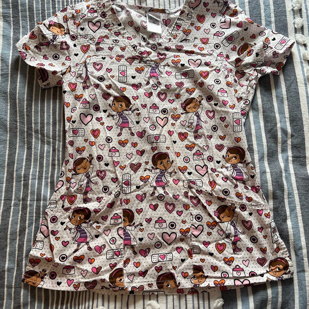 Printed scrub top
